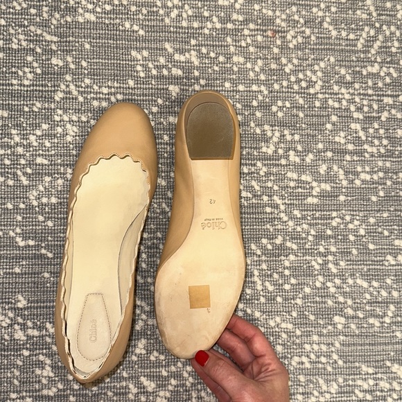Chloe scalloped leather pump with 2” stacked heel. Size 42. Like new condition! - Picture 4 of 6